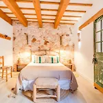 Calma Hotel *